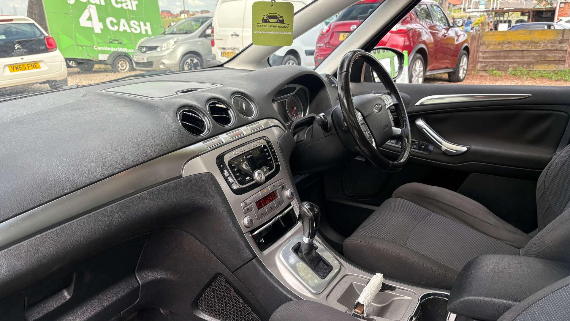 Ford S-Max view 16