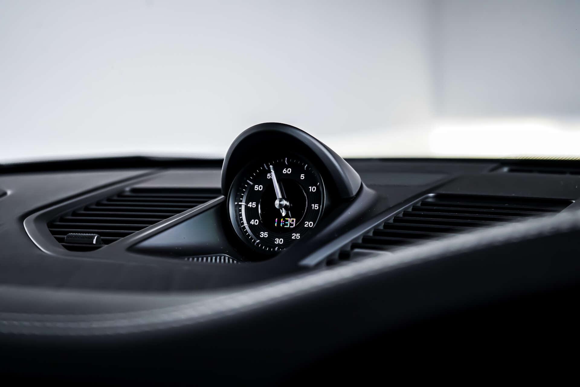 Porsche 911 view 18