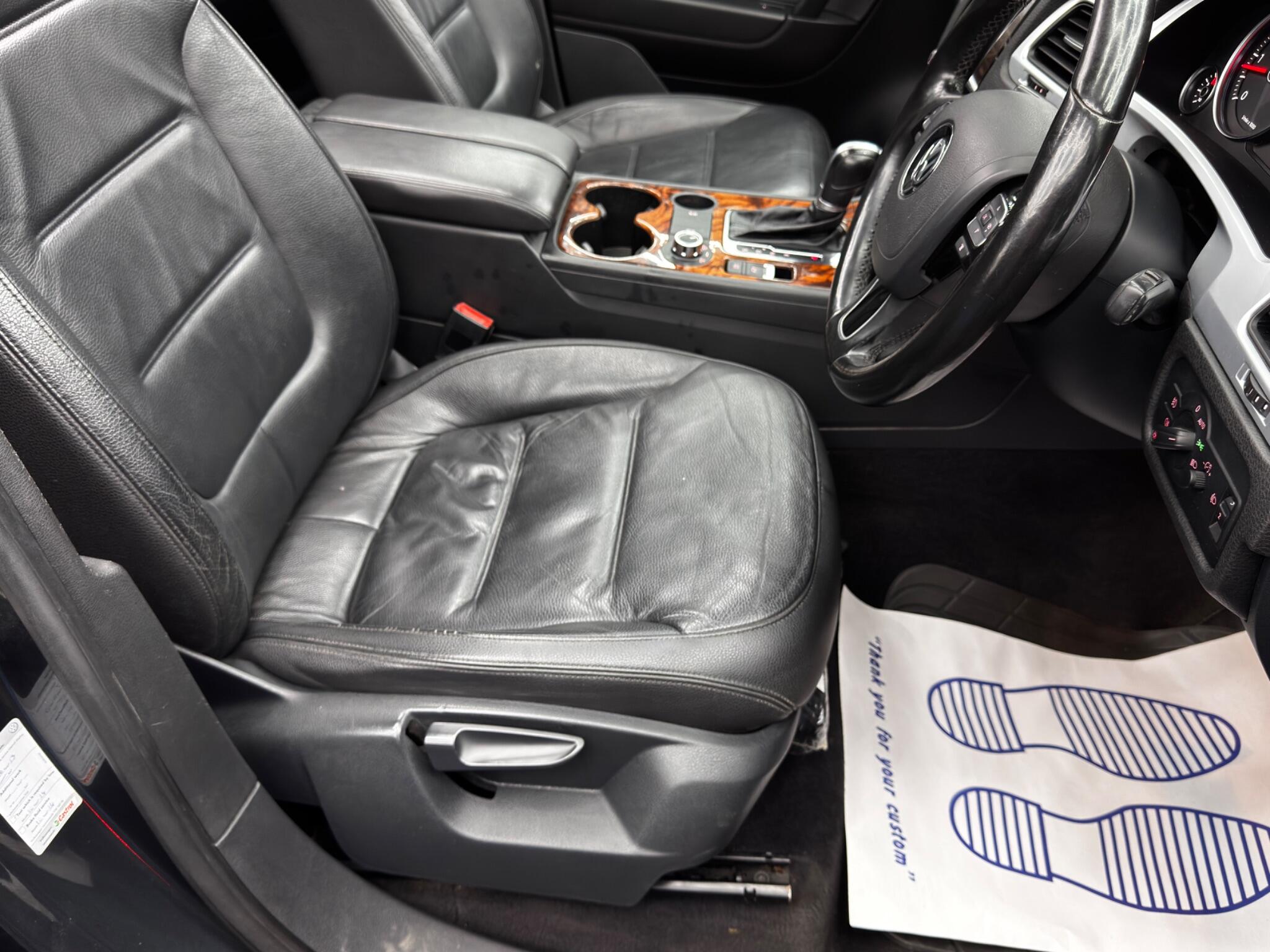 Volkswagen Touareg view 13