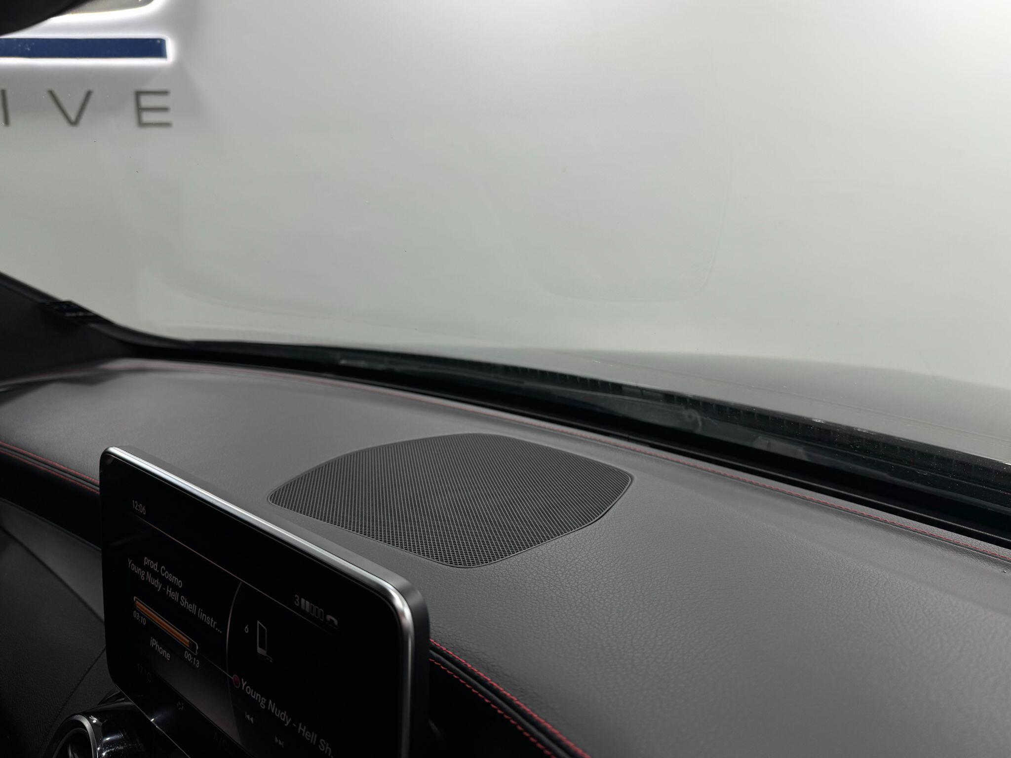 Mercedes-Benz C-Class view 35