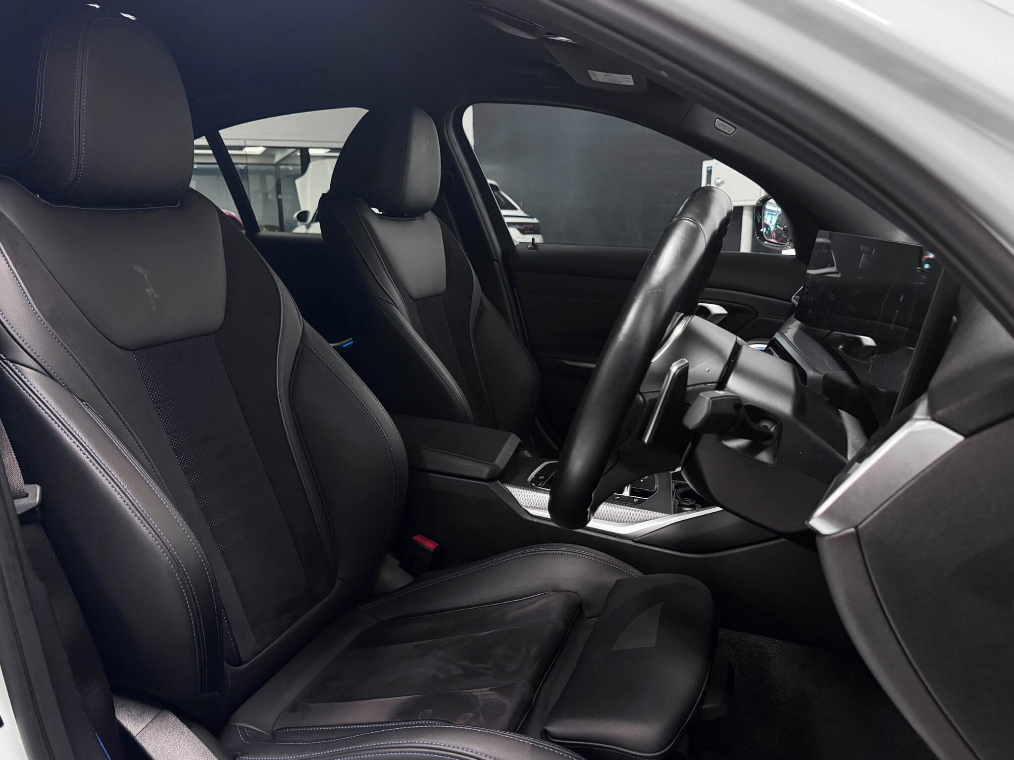BMW 3 Series view 19