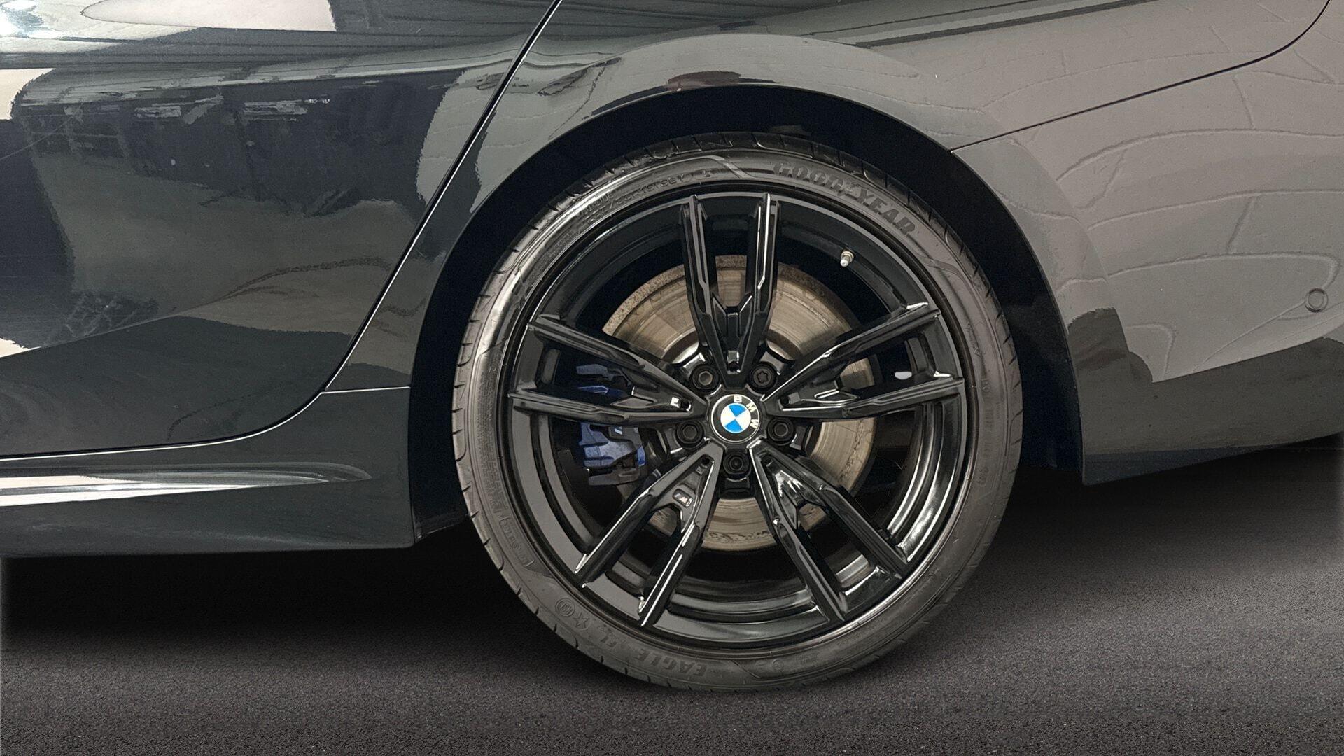 BMW 3 Series view 14