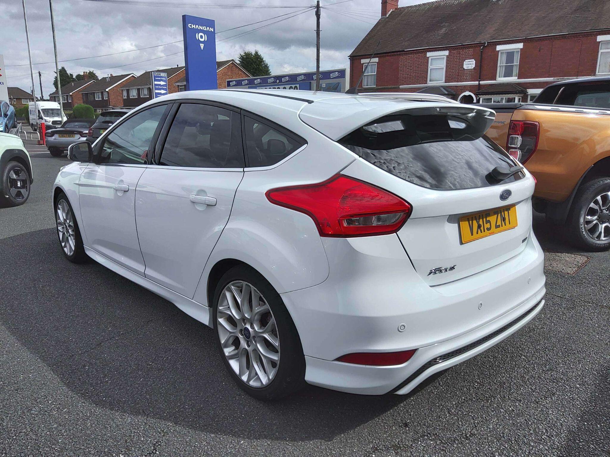 Ford Focus view 2
