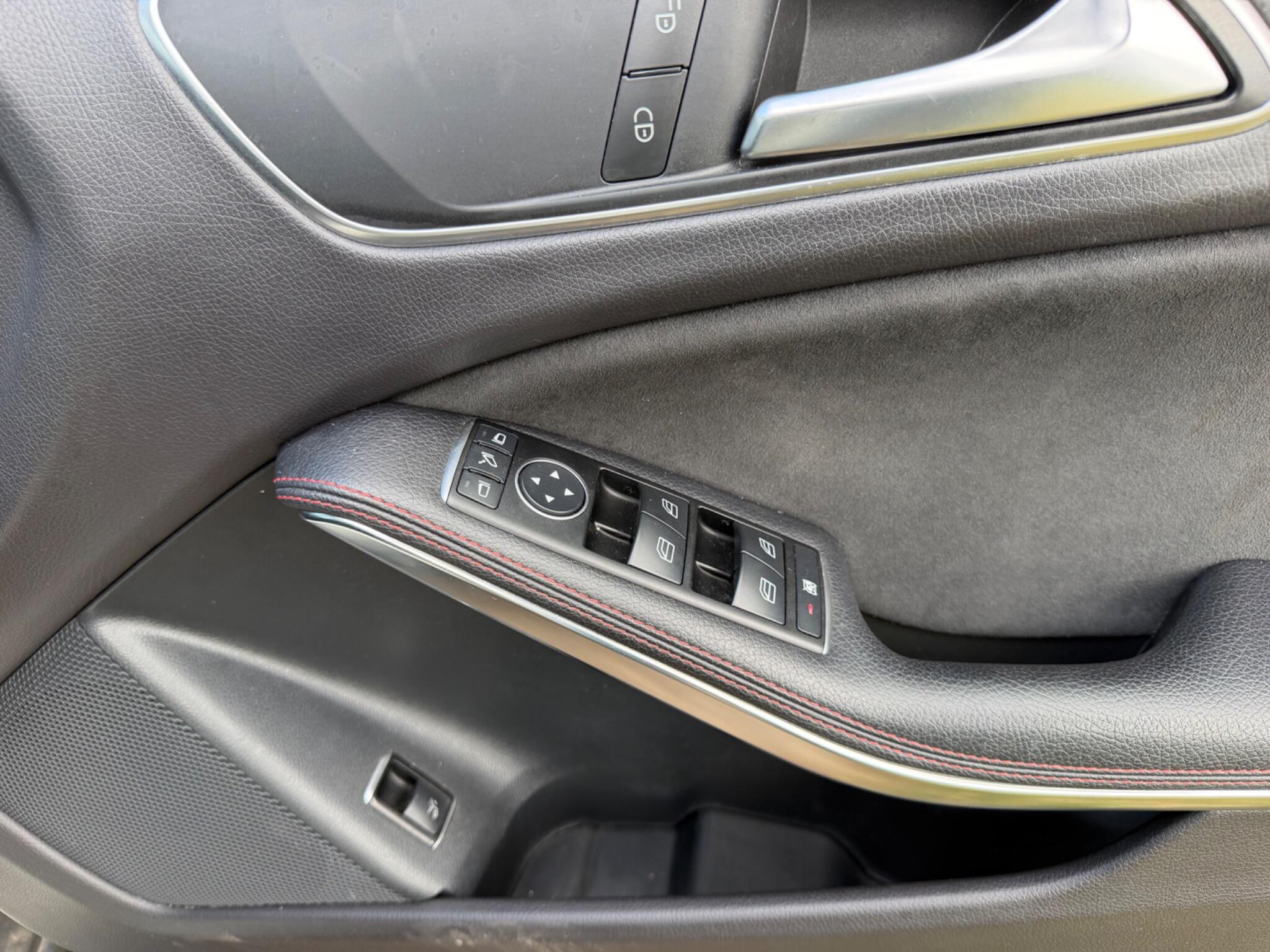 Mercedes-Benz Gla view 51