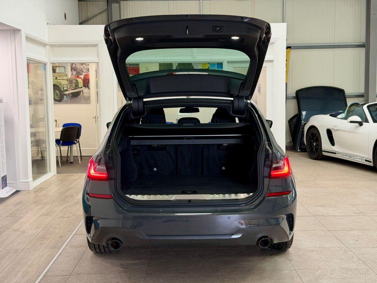 BMW 3 Series view 25