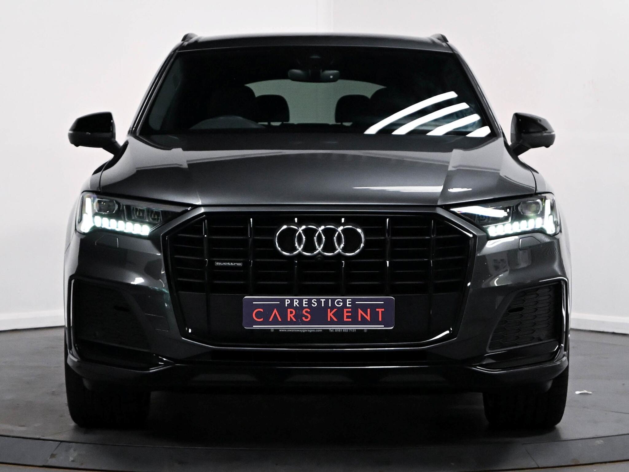 Audi Q7 view 18