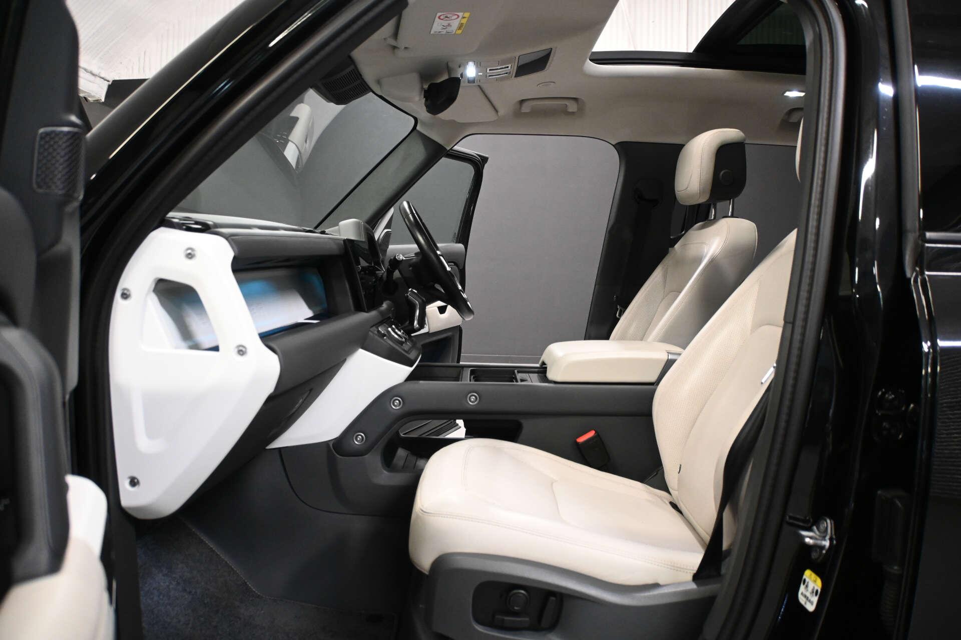 Land Rover Defender view 26