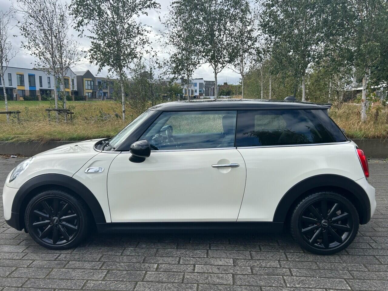 Mini Hatch view 17
