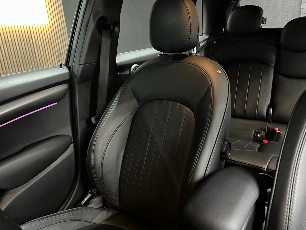 Mini Hatch view 30