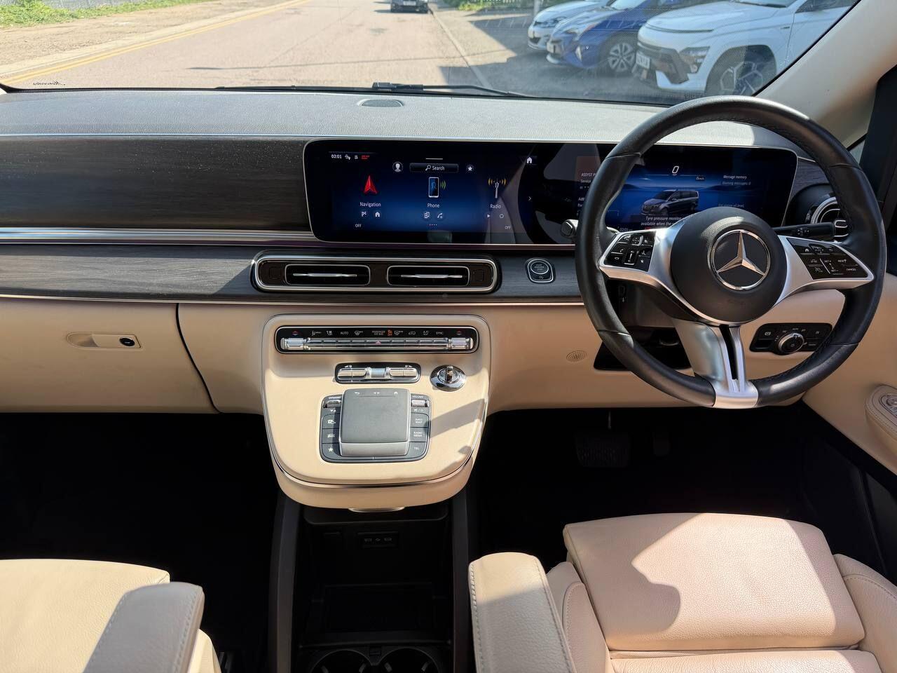 Mercedes-Benz V Class view 25