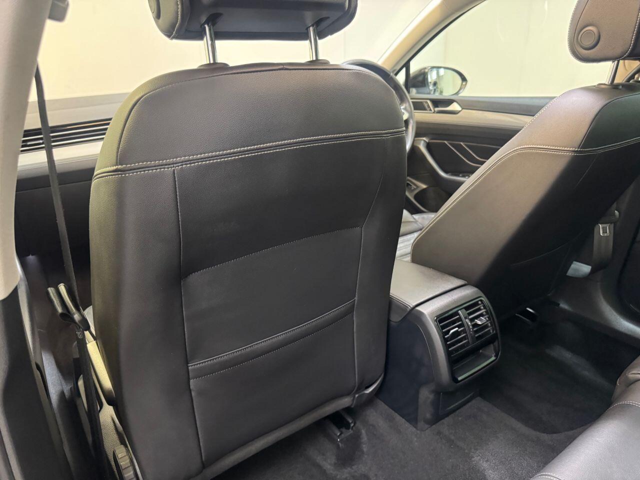 Volkswagen Passat view 45