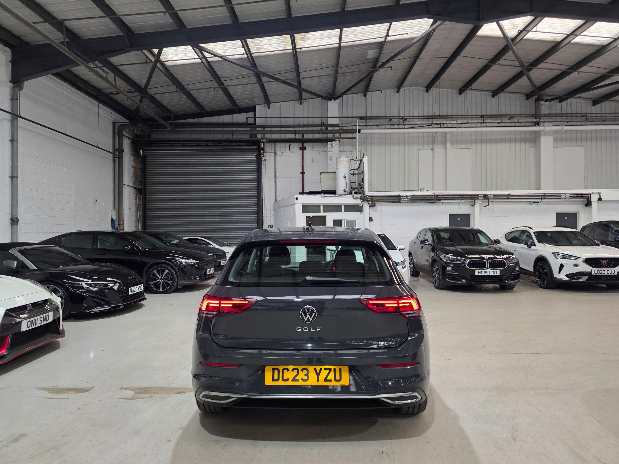 Volkswagen Golf view 4