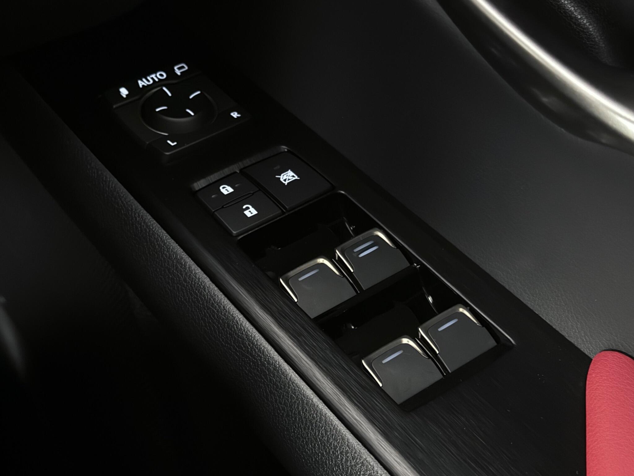 Lexus Ux view 26