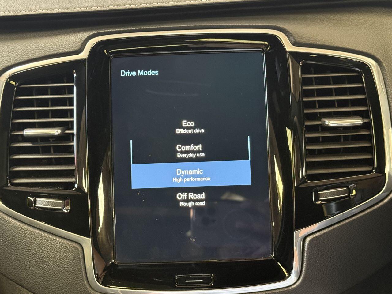 Volvo XC90 view 56