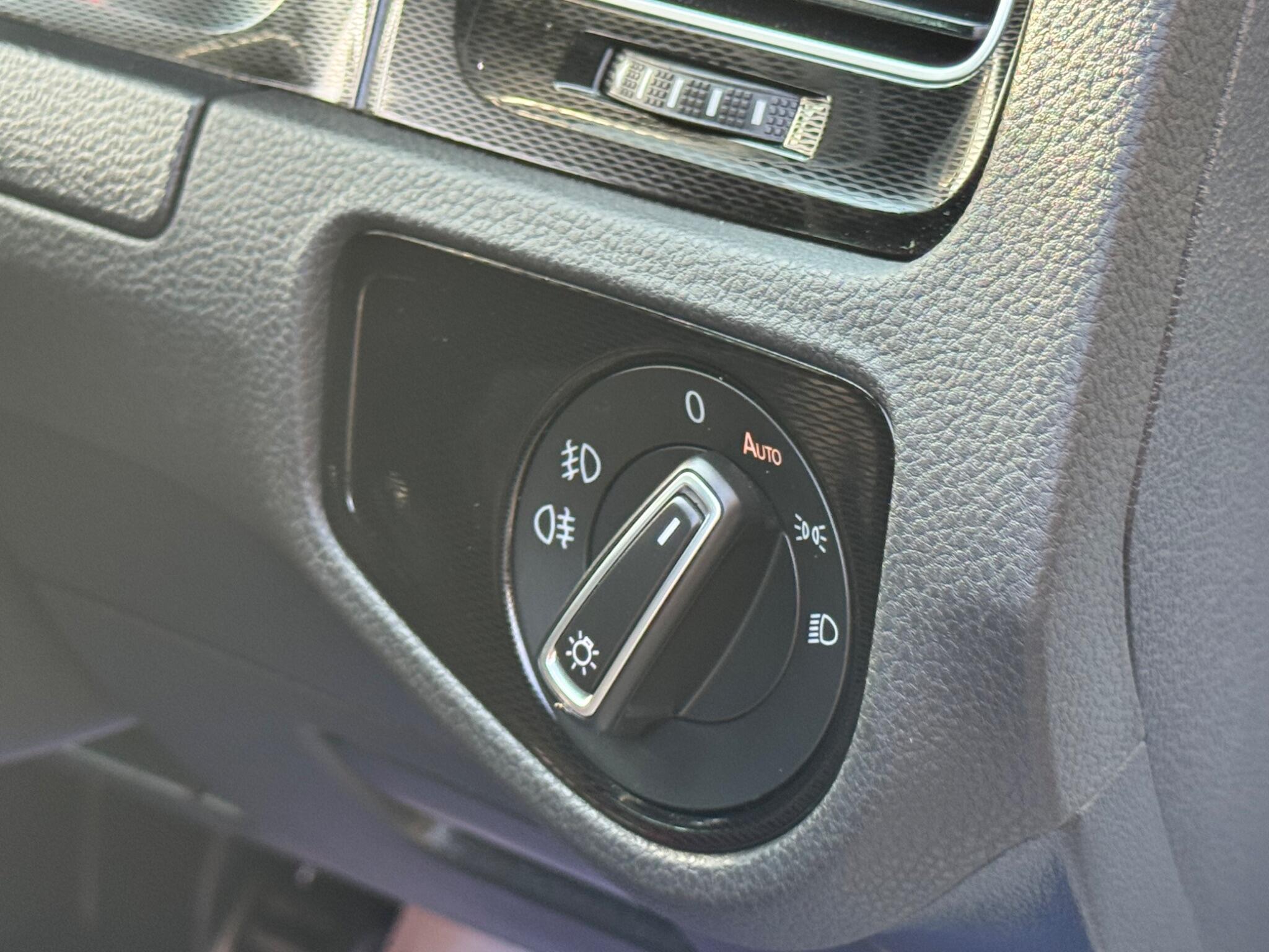 Volkswagen Golf view 12