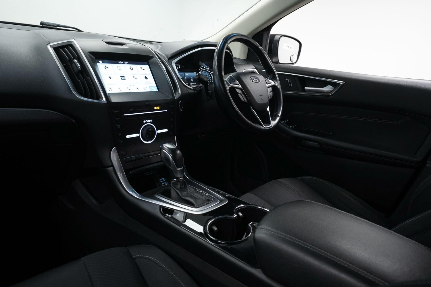 Ford Edge view 20