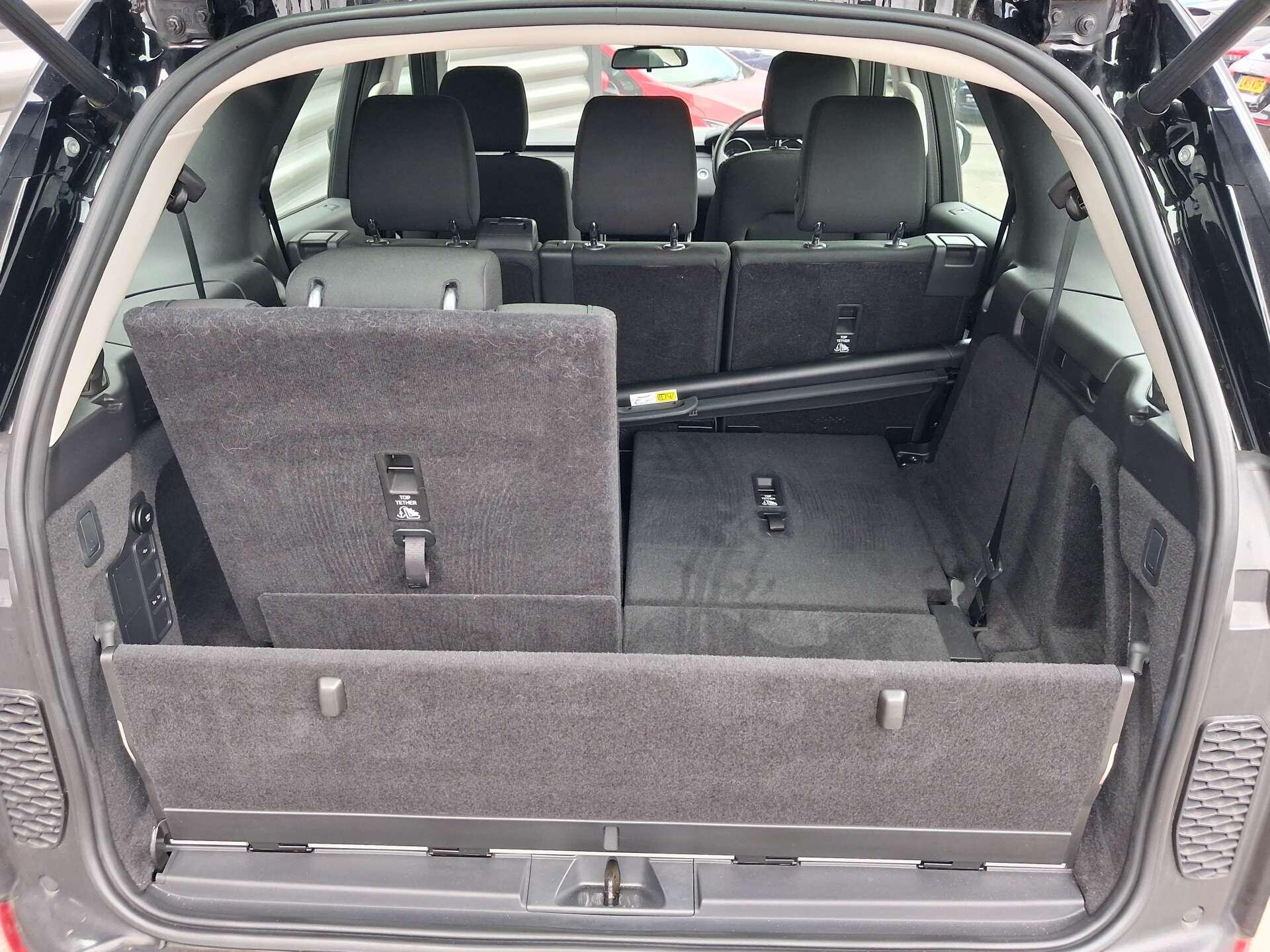 Land Rover Discovery view 29
