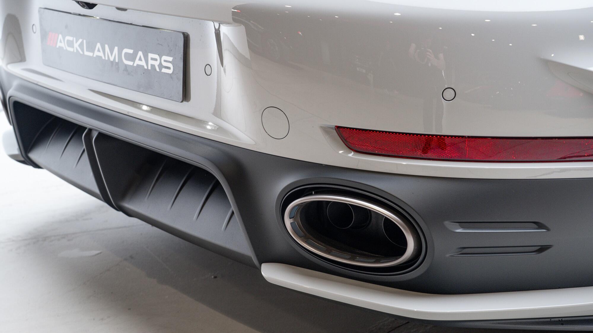 Porsche 911 view 66
