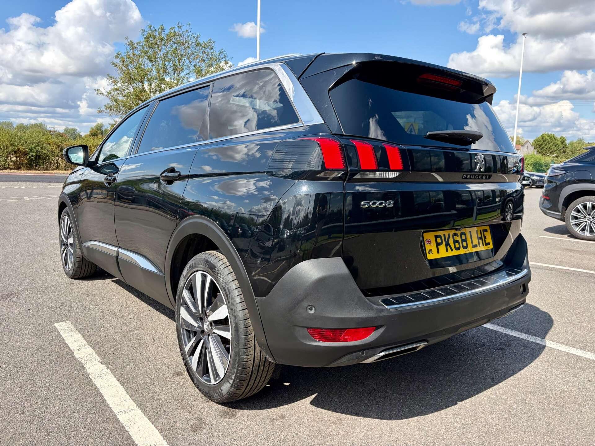 Peugeot 5008 view 6