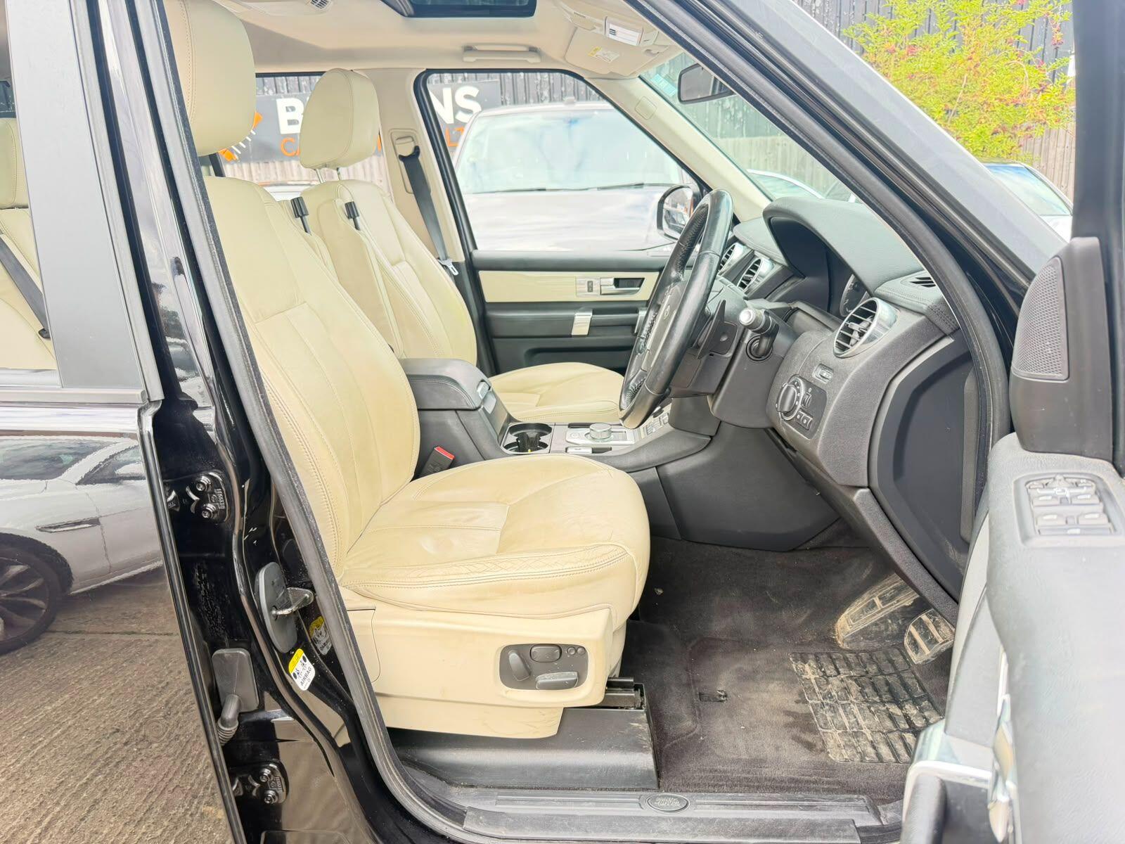 Land Rover Discovery view 9