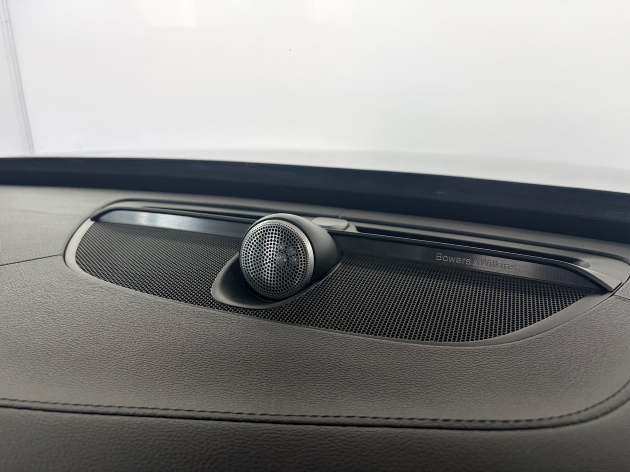 Volvo XC90 view 9