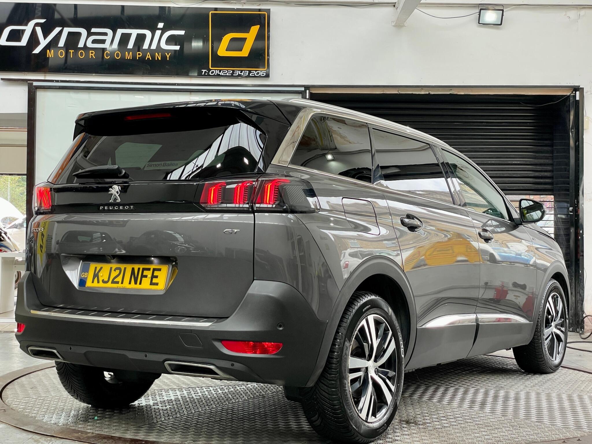 Peugeot 5008 view 5