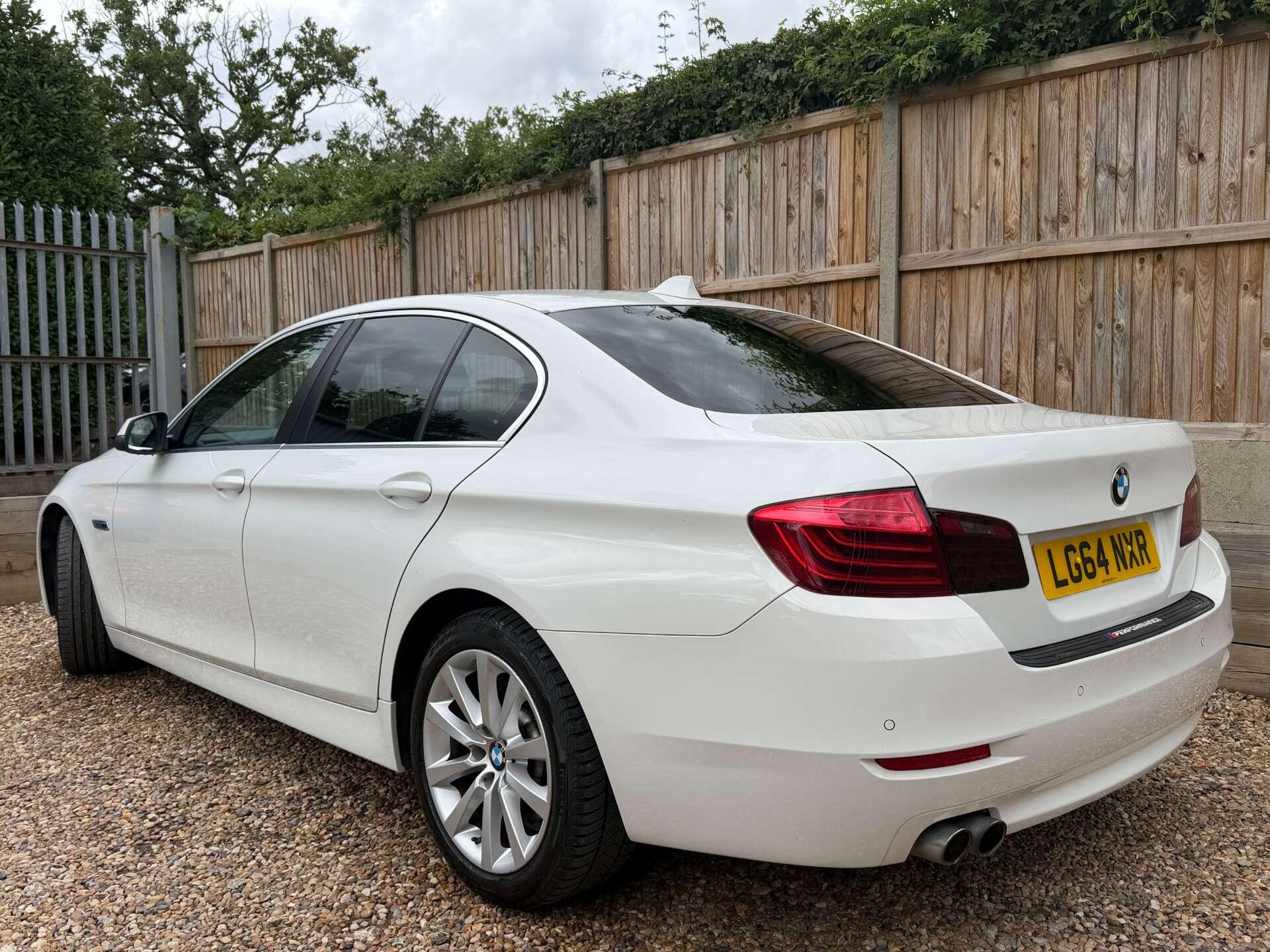 BMW 5 Series view 8