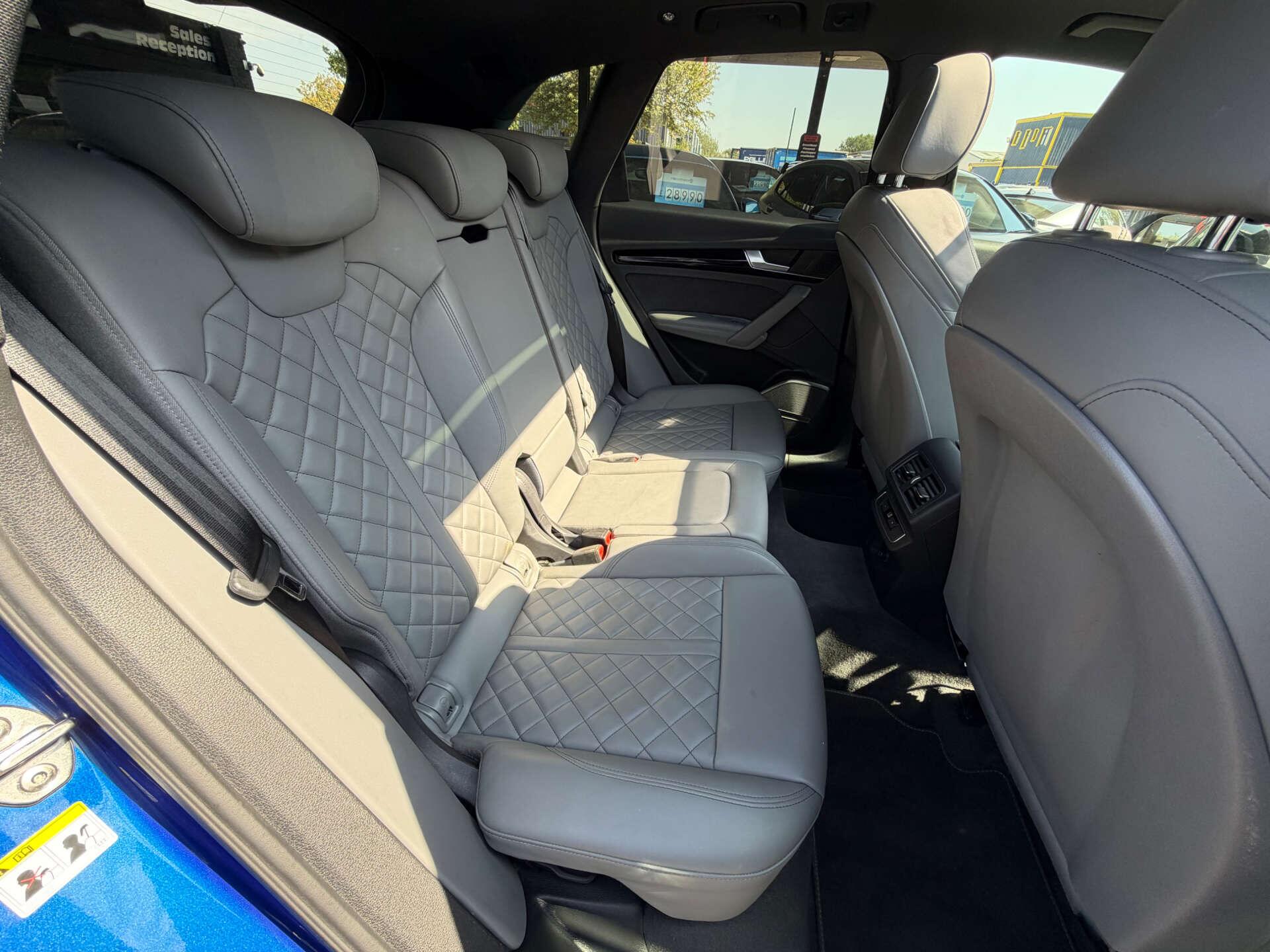 Audi Q5 view 14
