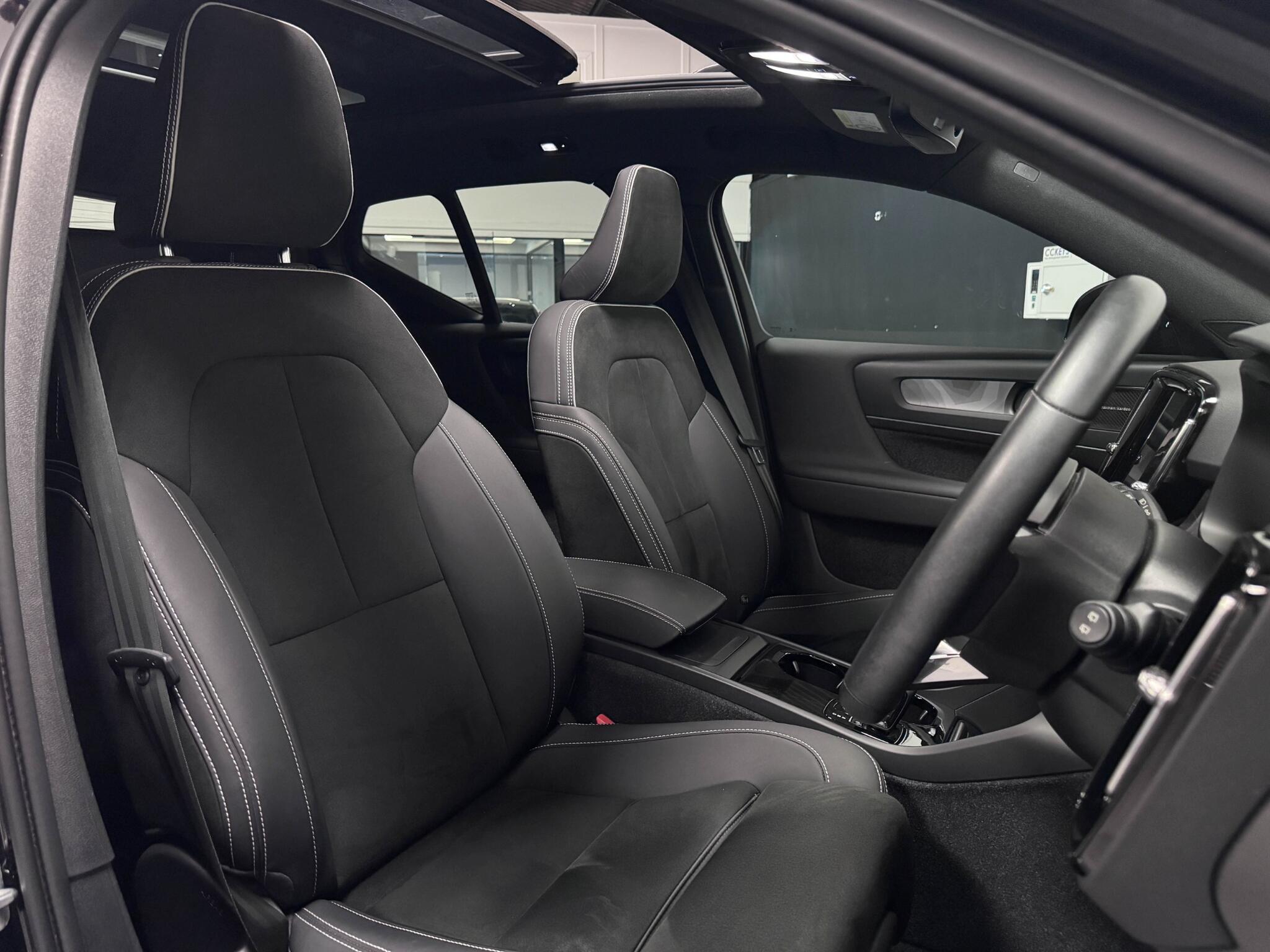Volvo XC40 view 29