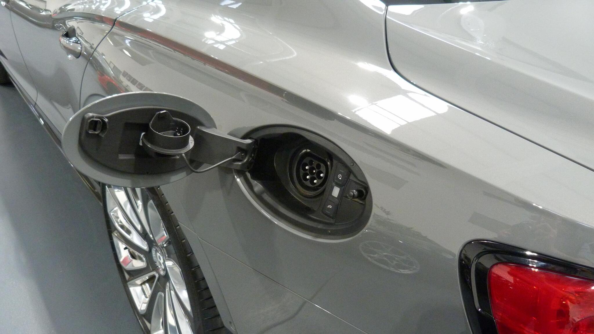 Bentley Flying Spur view 48