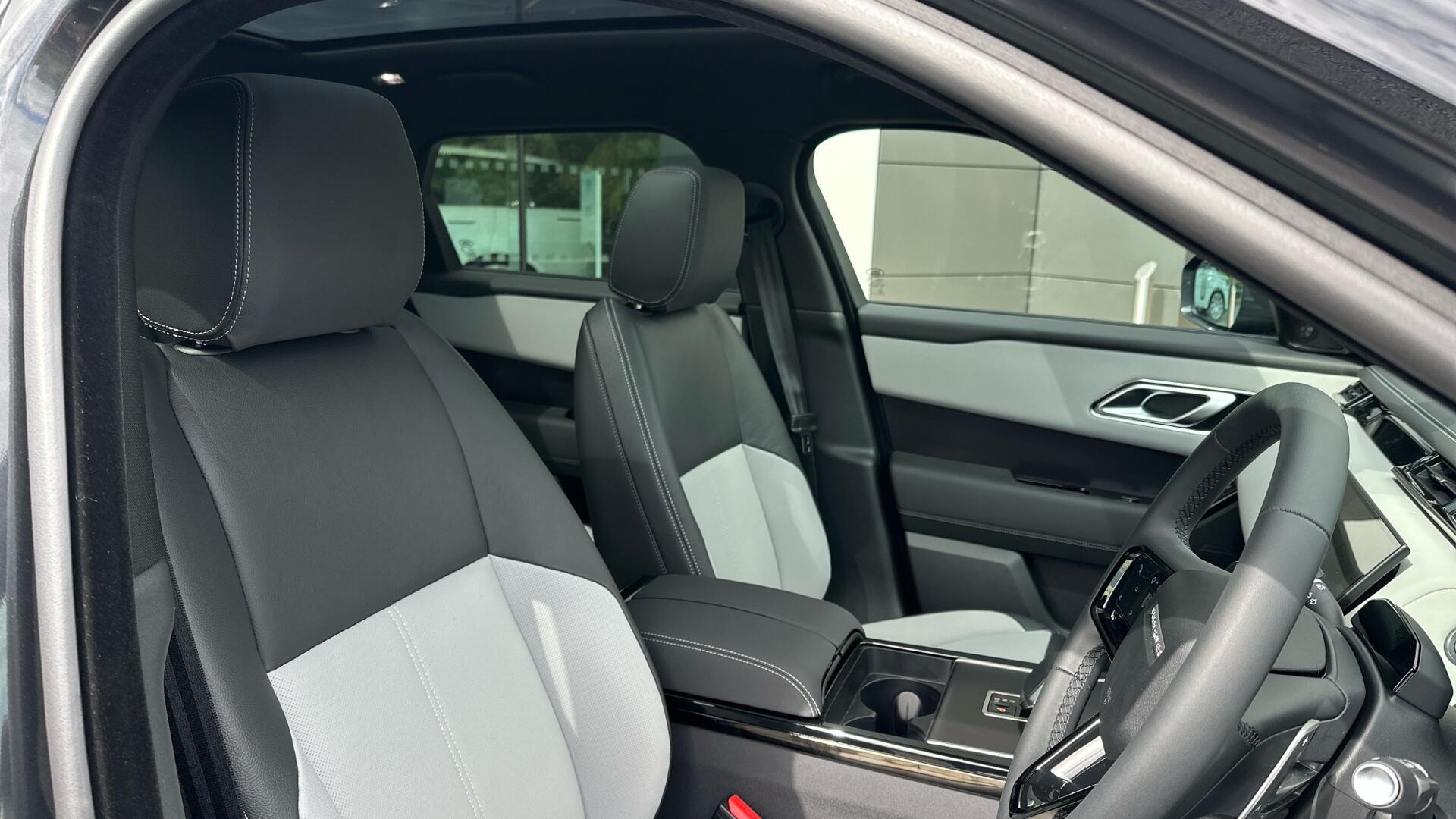 Land Rover Range Rover Velar view 48