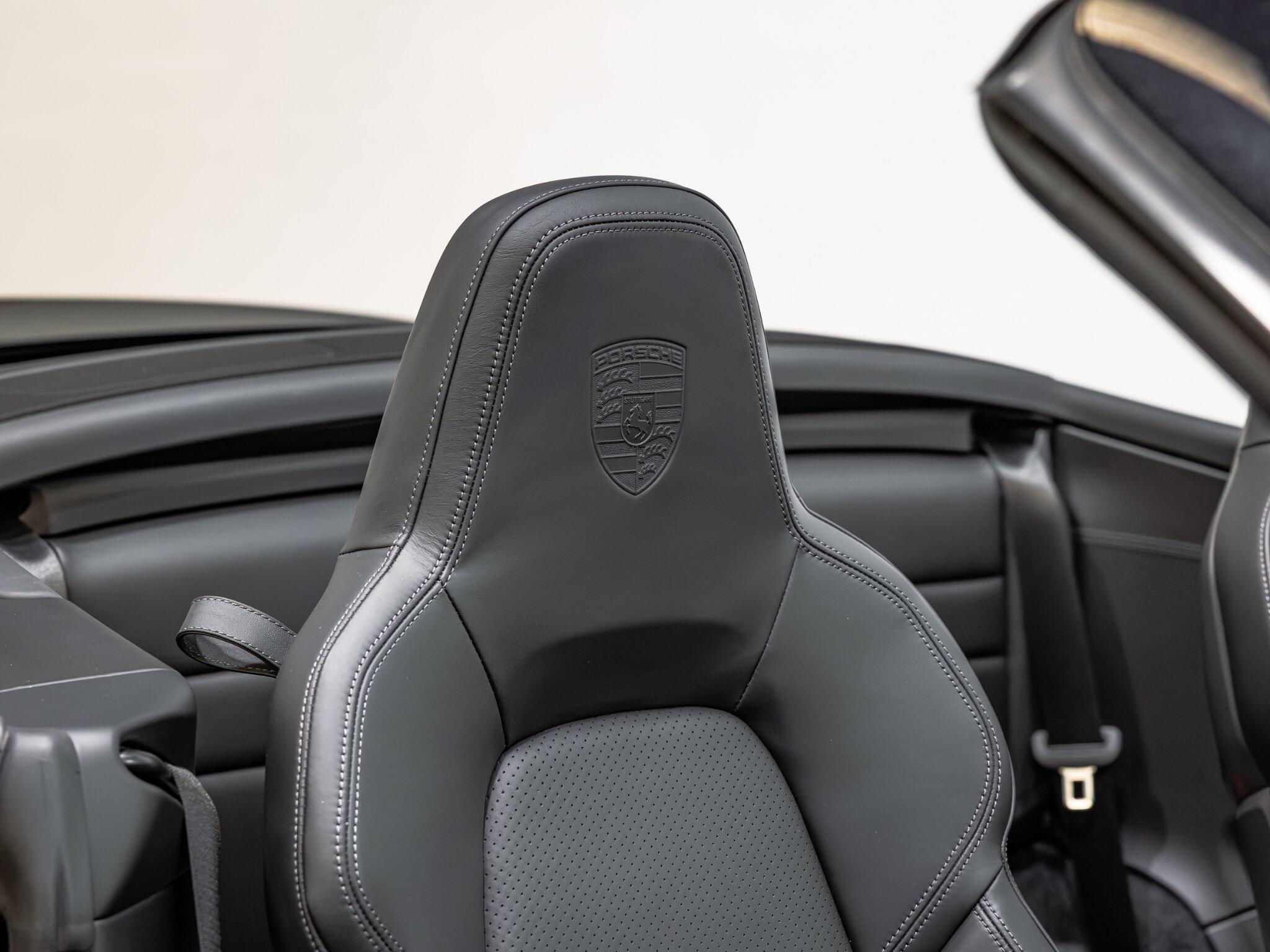 Porsche 911 view 26