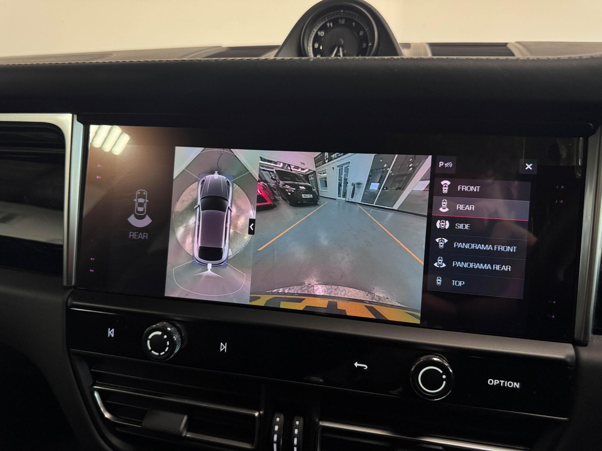 Porsche Macan view 9