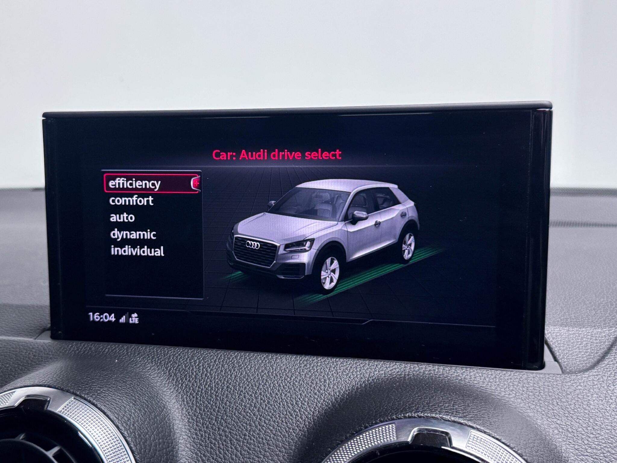 Audi SQ2 view 56