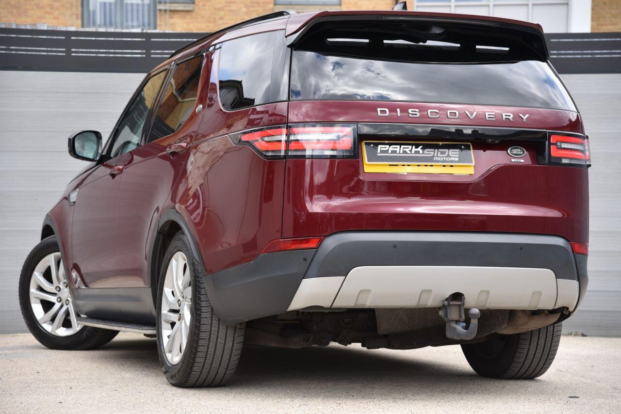 Land Rover Discovery view 3