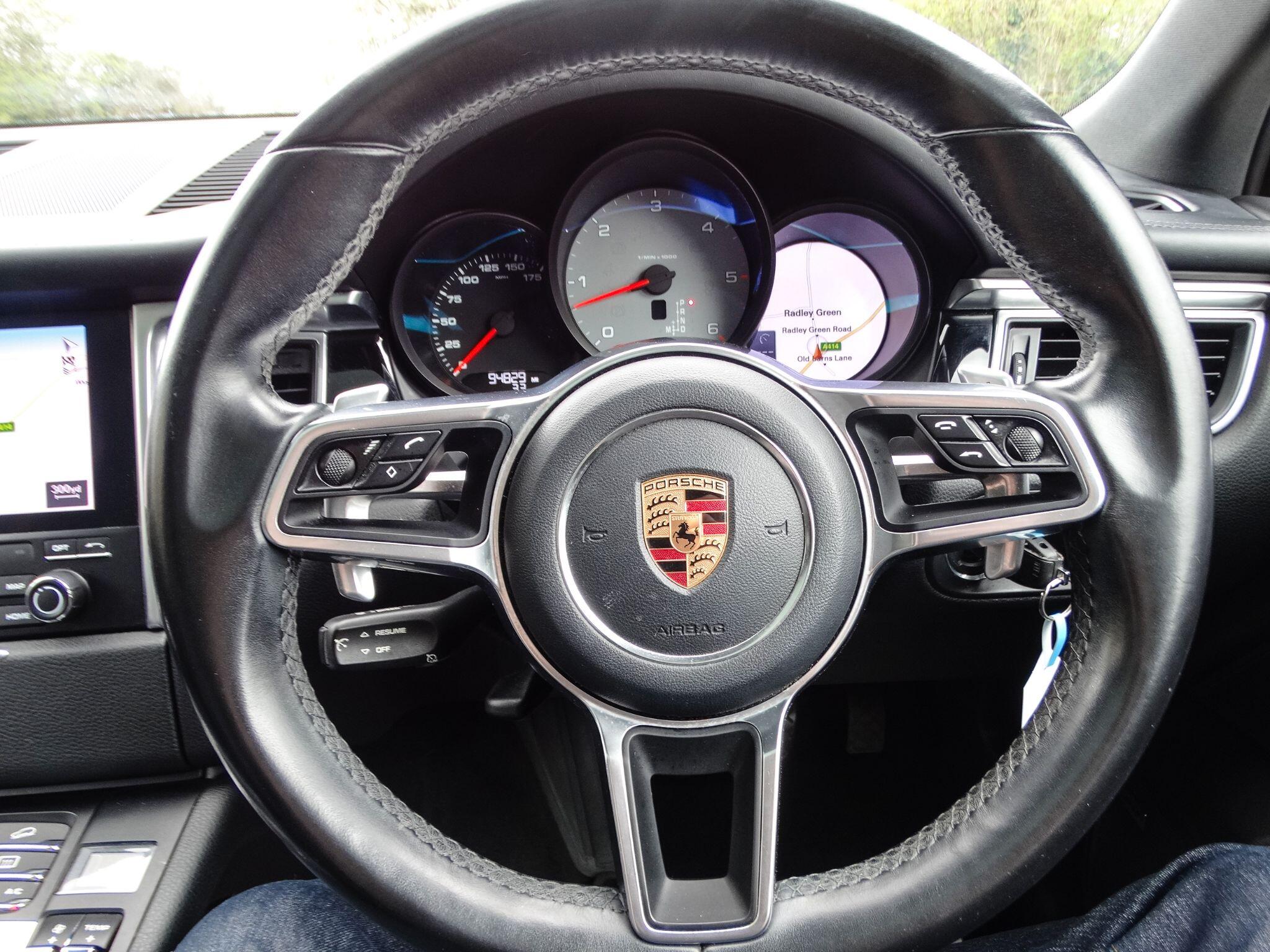 Porsche Macan view 7