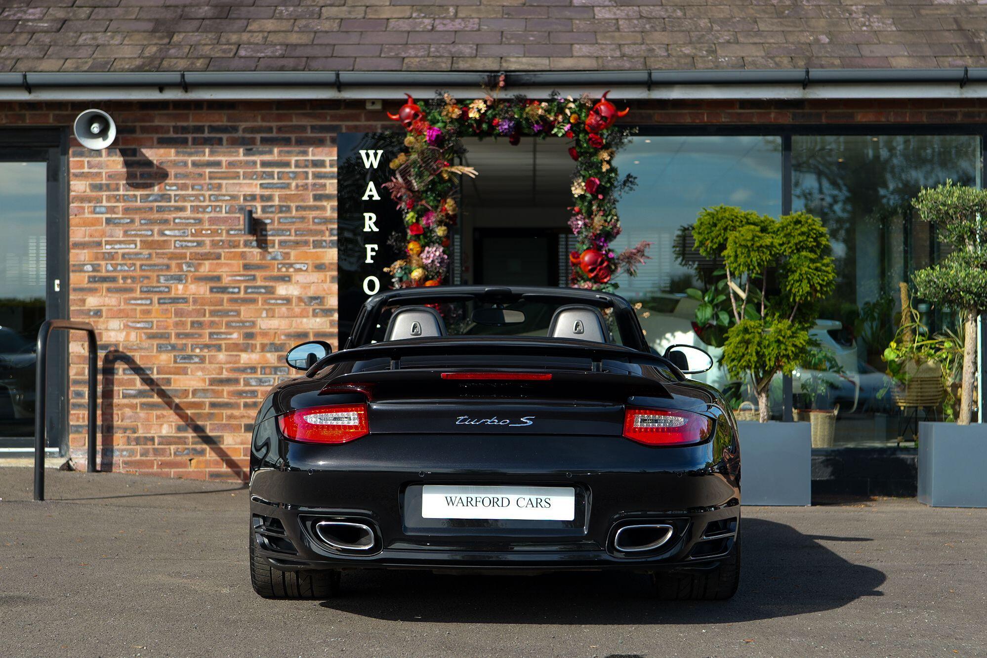 Porsche 911 view 5