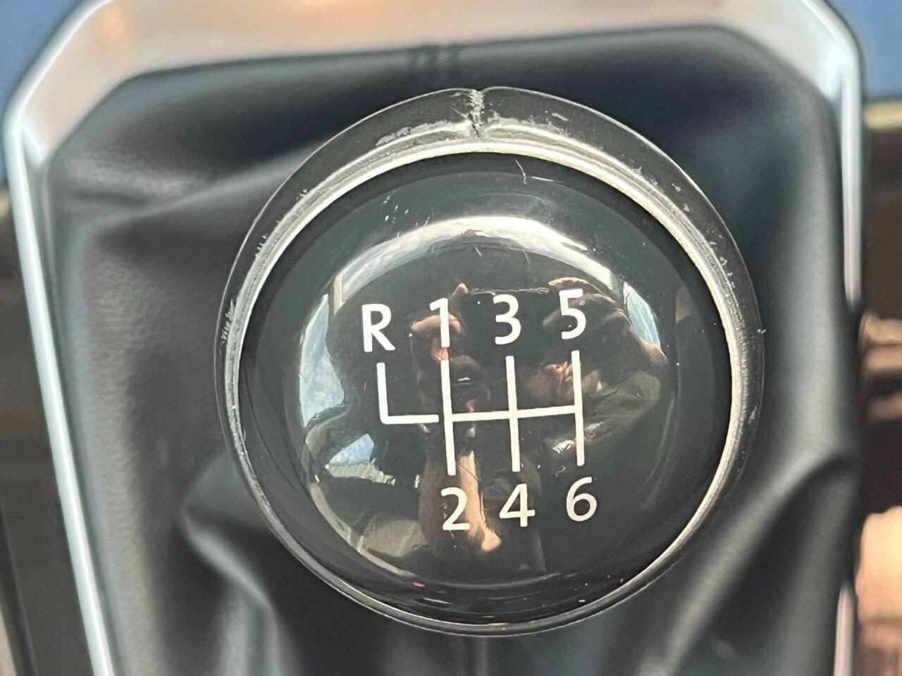 Volkswagen T-Roc view 18