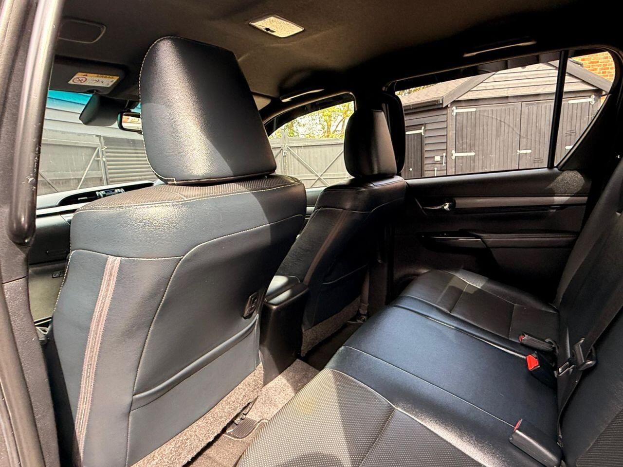 Toyota Hilux view 16