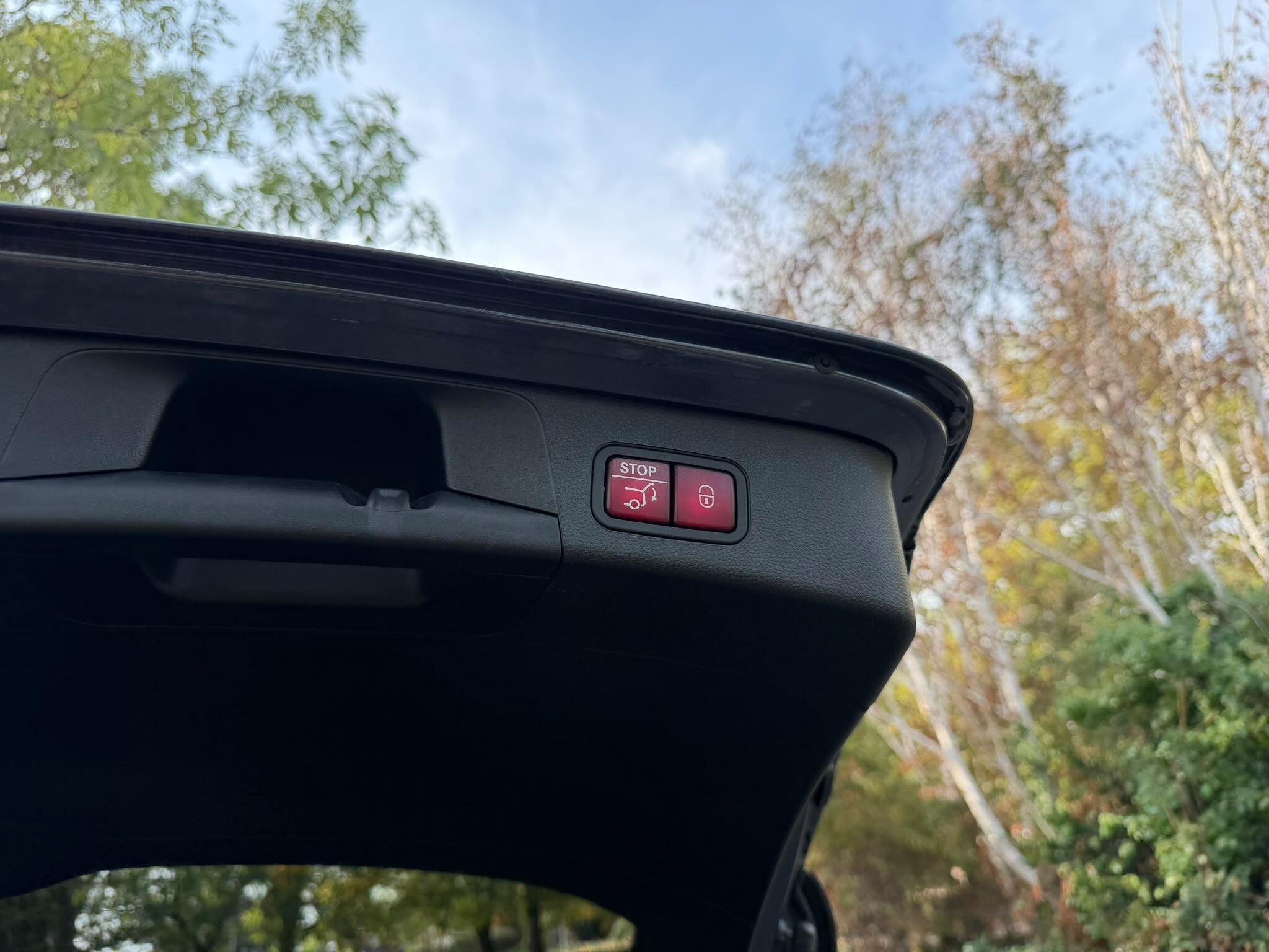 Mercedes-Benz C-Class view 19