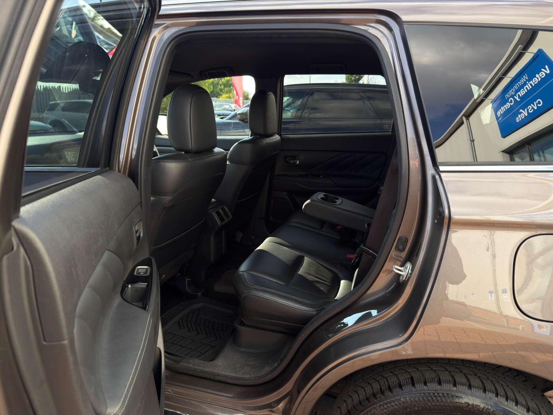 Mitsubishi Outlander view 38