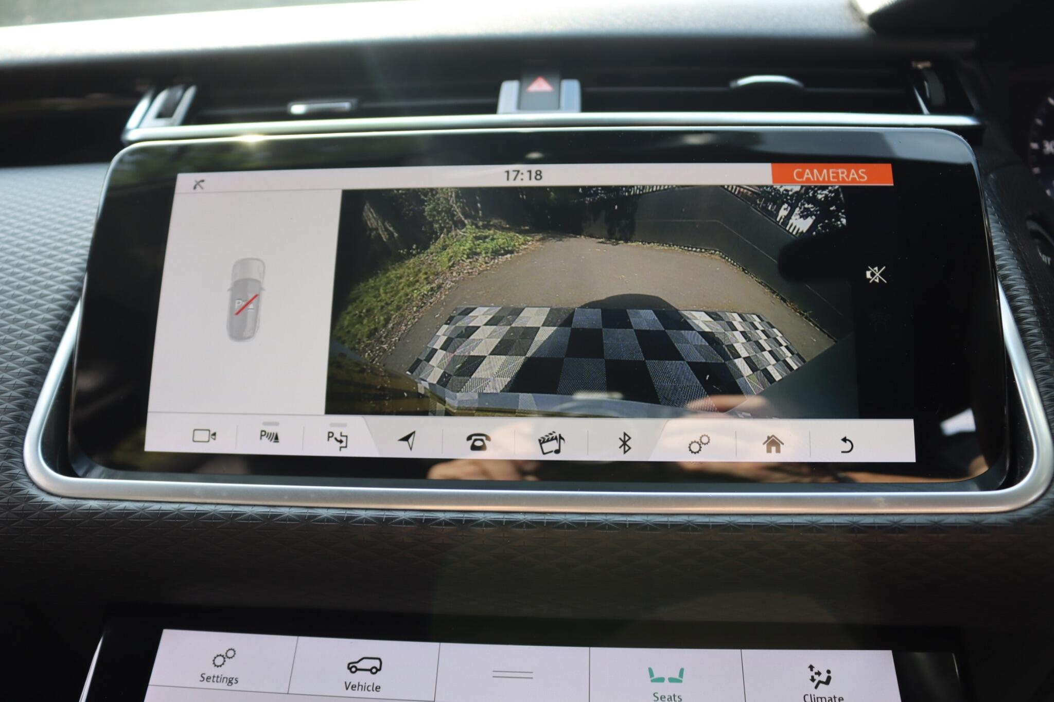 Land Rover Range Rover Velar view 31