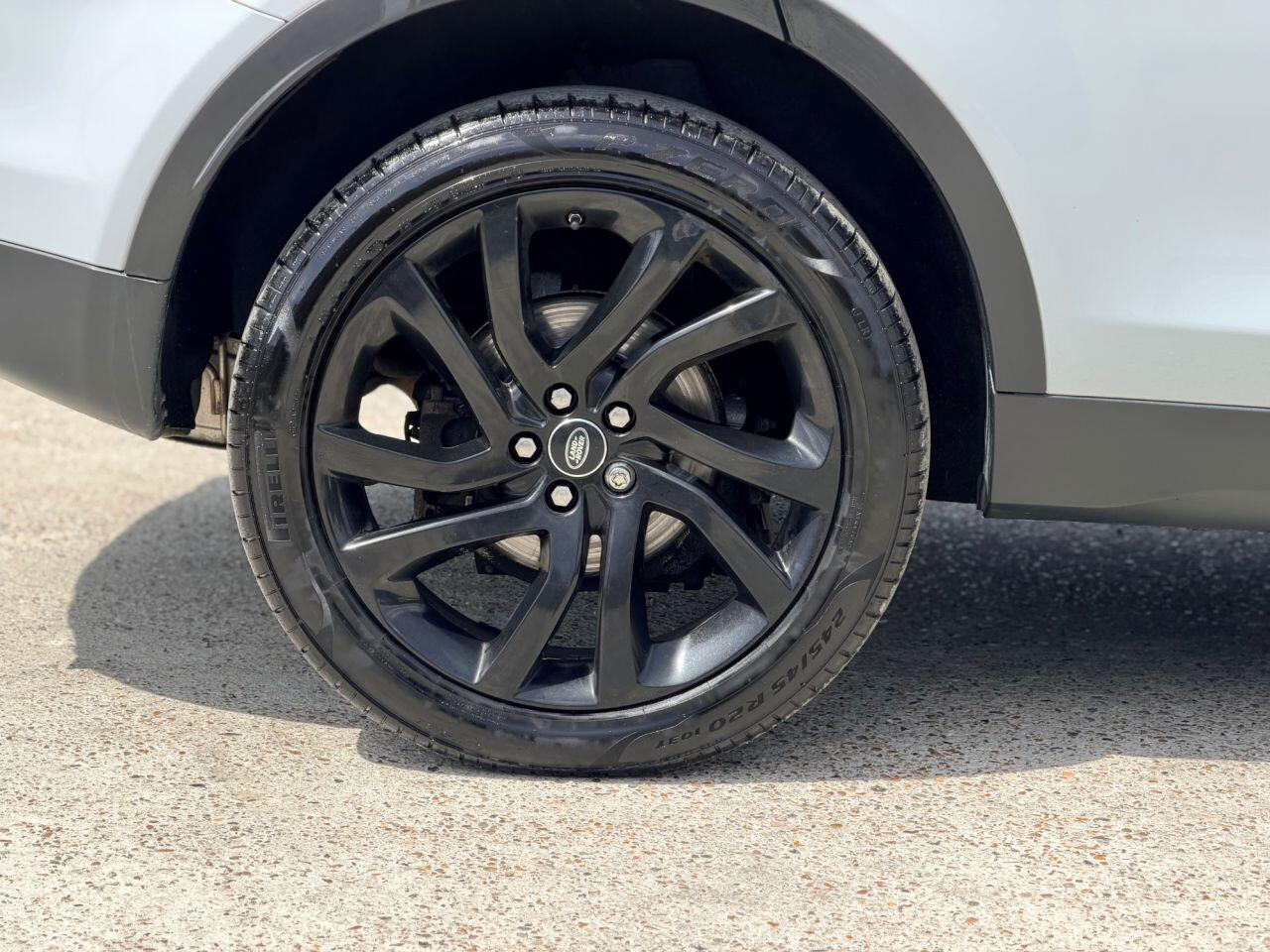 Land Rover Discovery Sport view 12