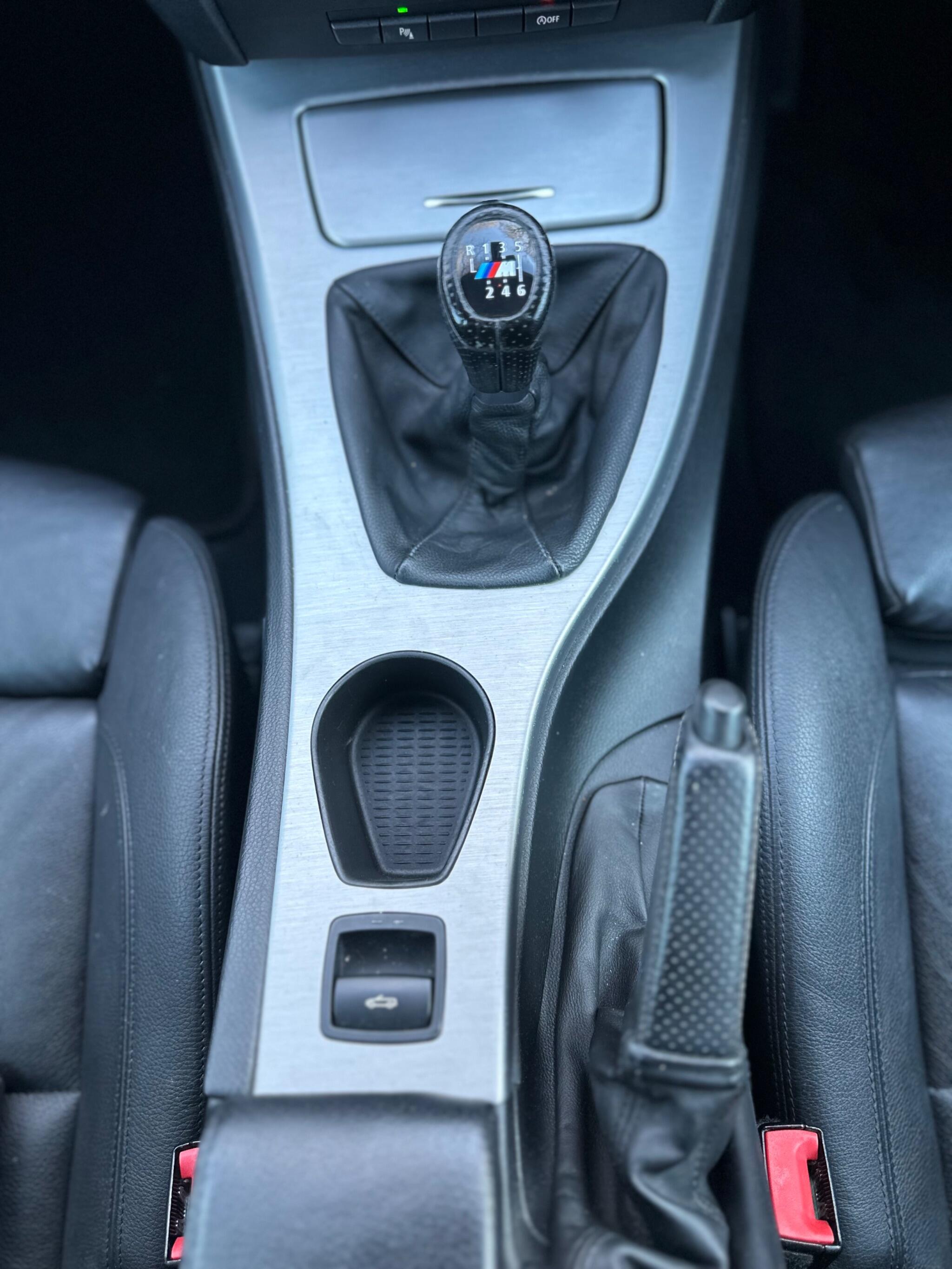 2010 BMW 3 Series image 39