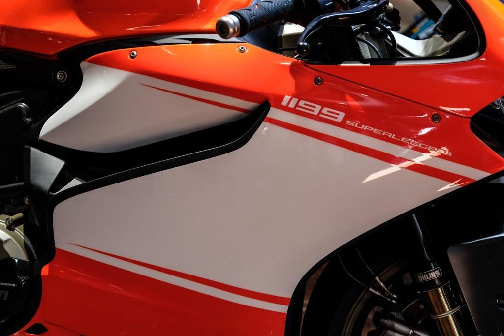 Ducati 1199 Superleggera view 9
