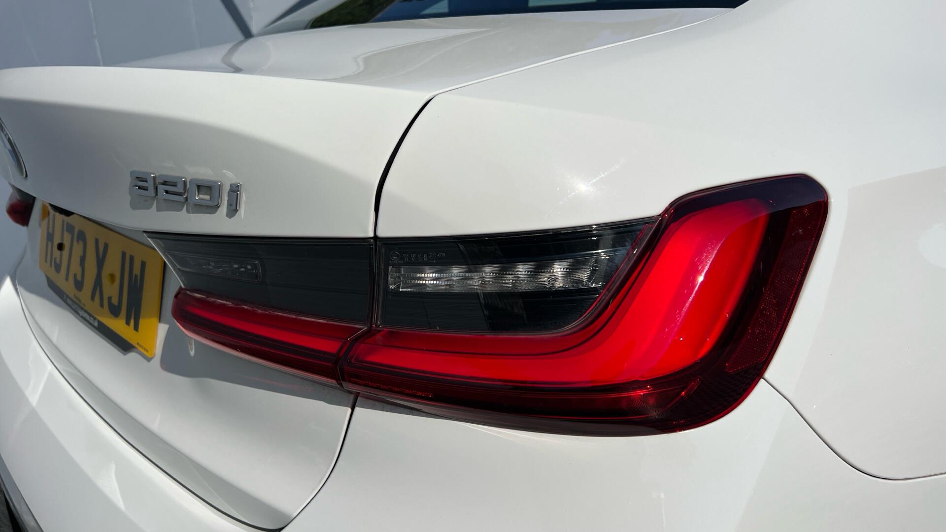 BMW 3 Series view 22
