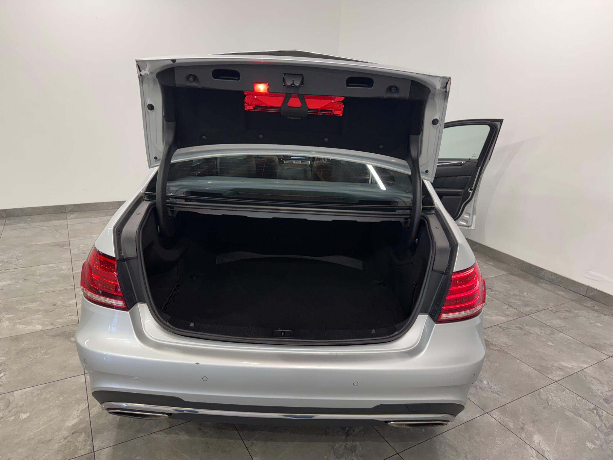 Mercedes-Benz E-Class view 14