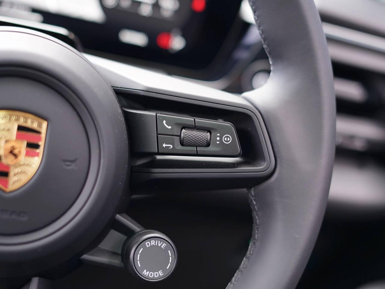 Porsche Macan view 29
