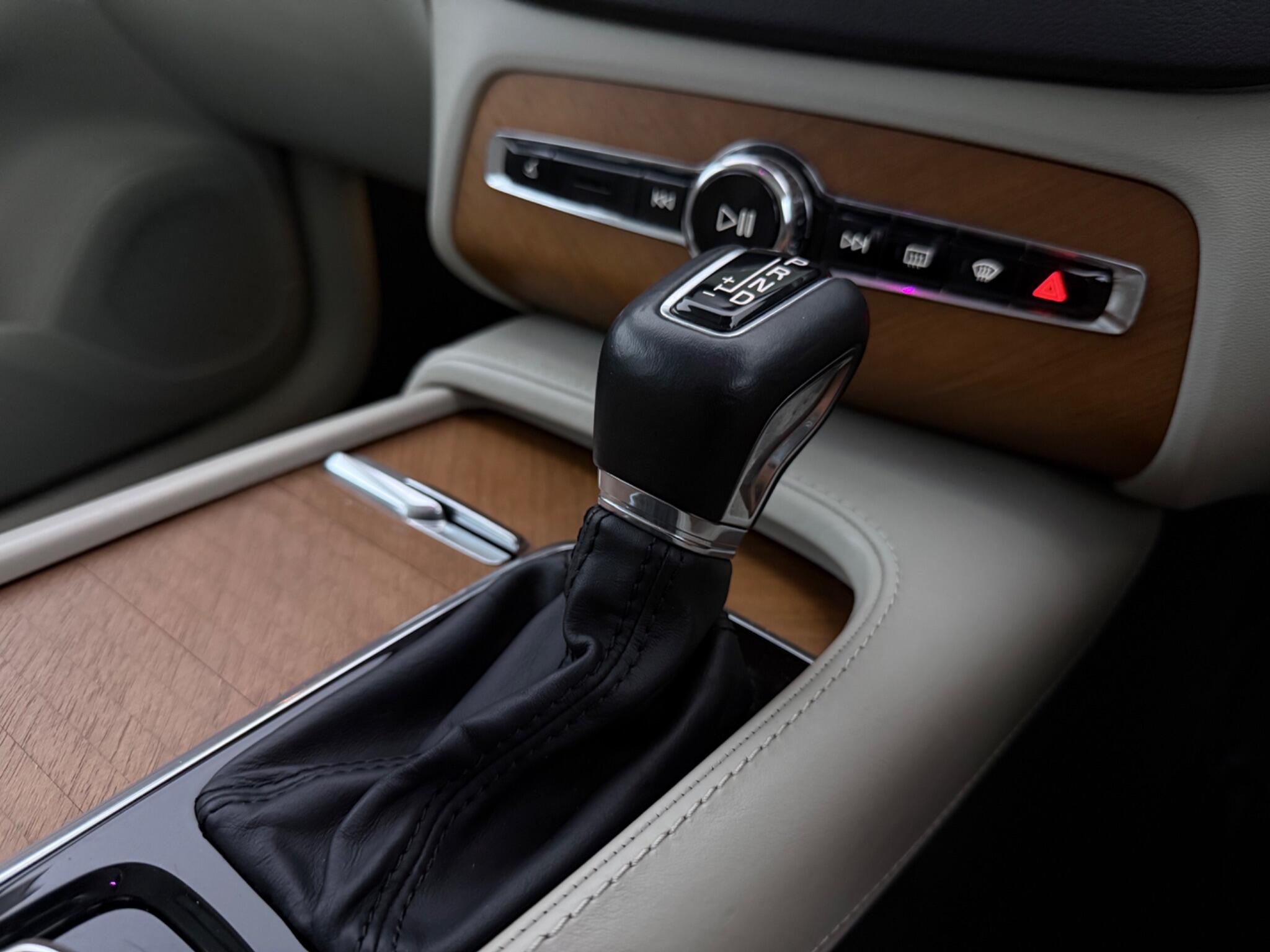 Volvo XC90 view 26