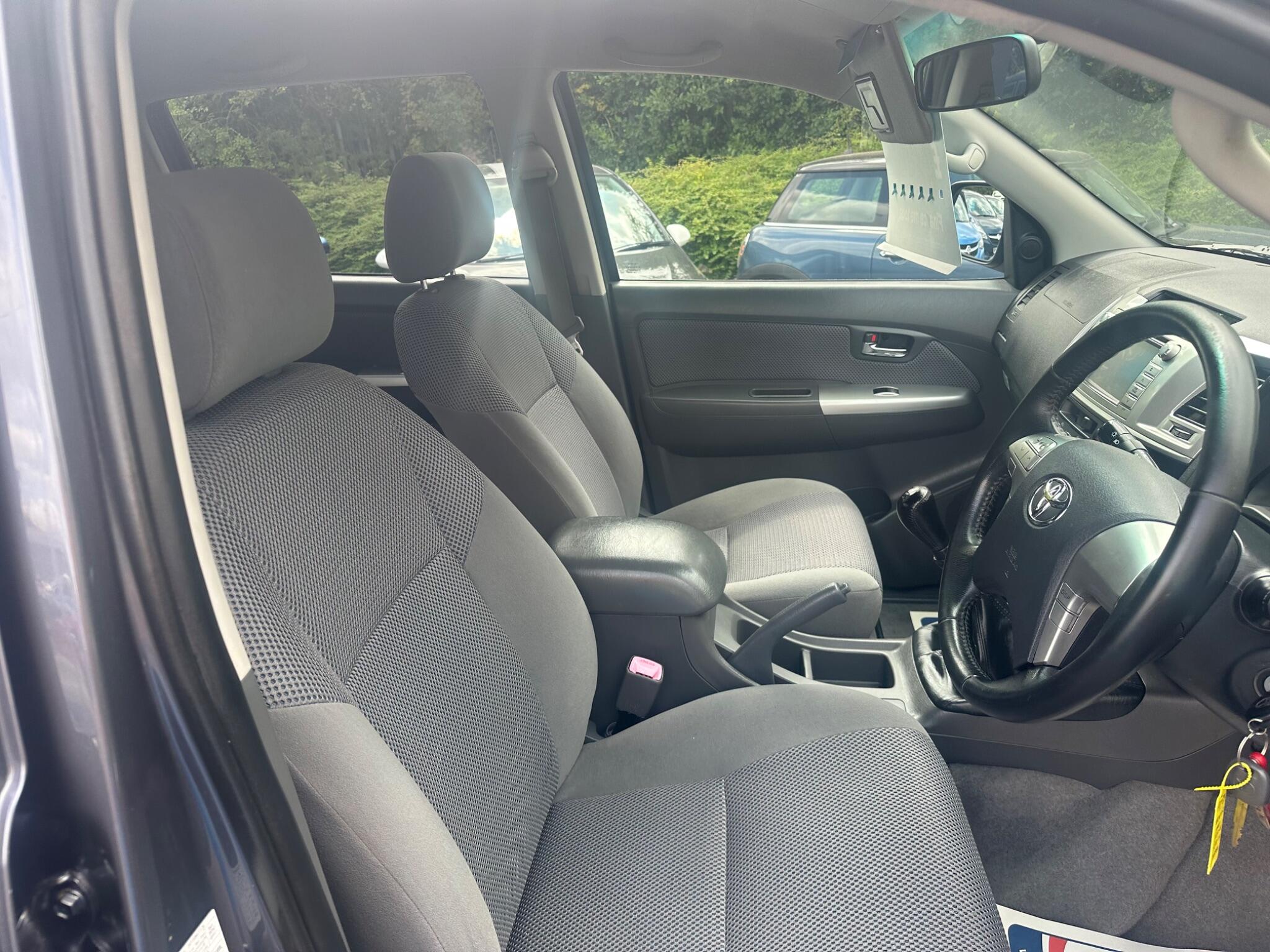 Toyota Hilux view 21